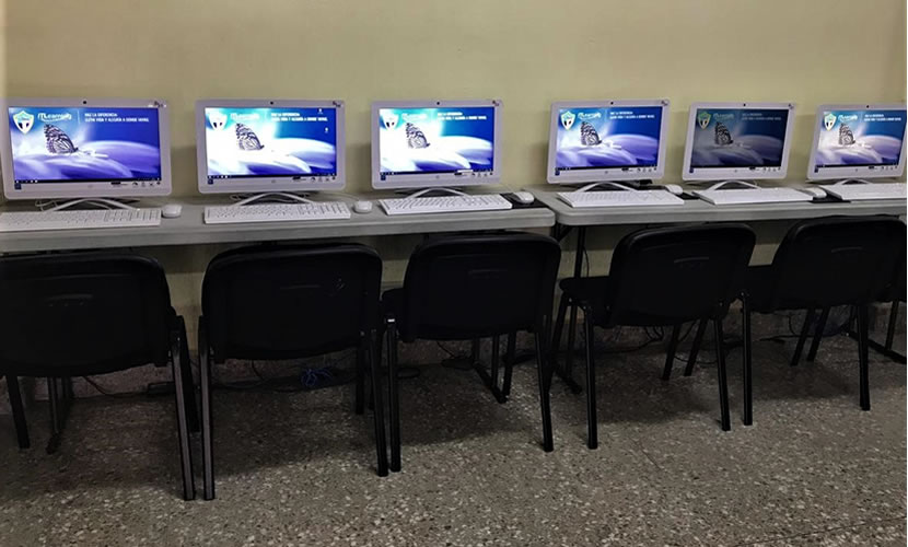 Laboratorio Informático de Colegio en Guatemala